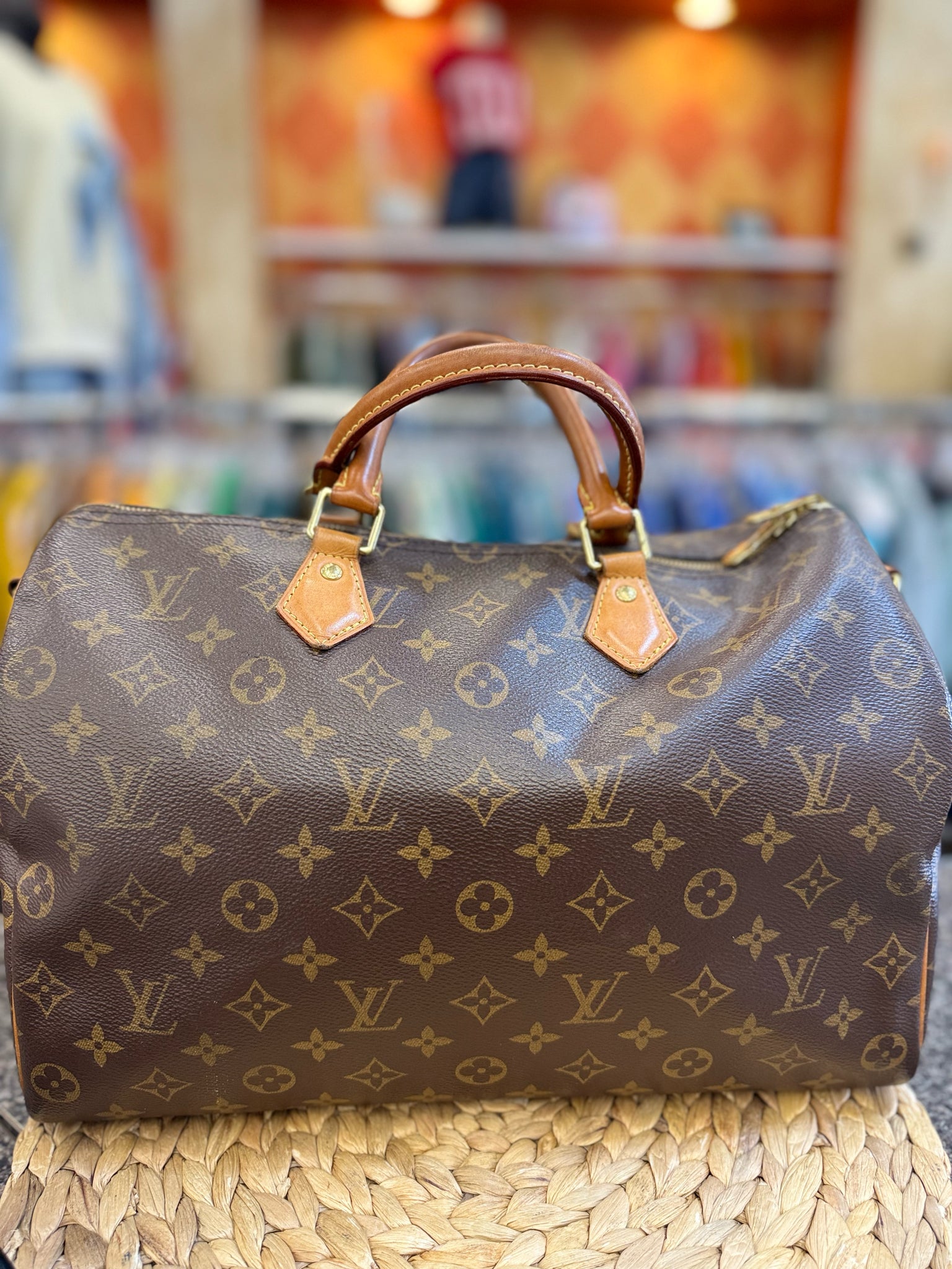 Pre-owned LOUIS VUITTON Brown Signature Shoulder Designer Purse