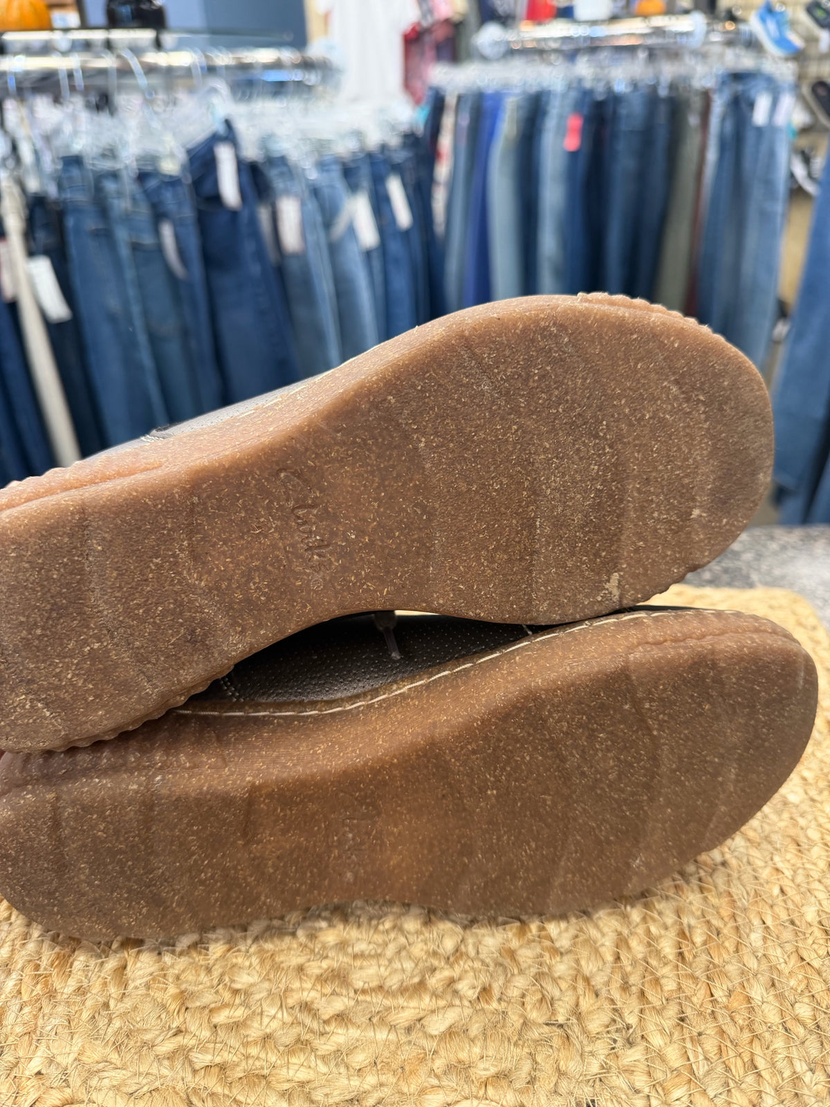 Pre-owned CLARKS Bronze Size 8 Sneaker