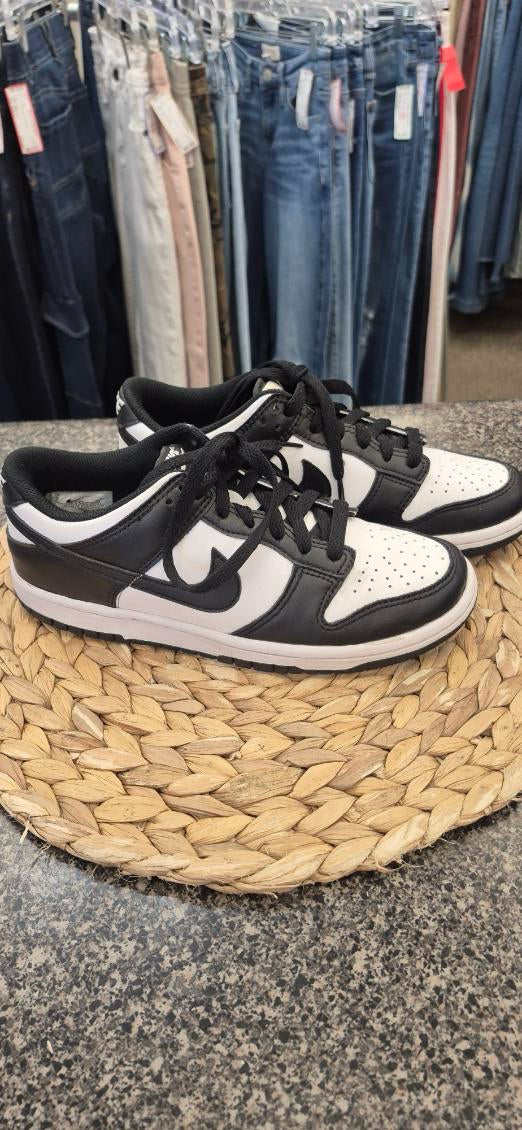 Pre-owned NIKE Black White Trim Size 5 Designer Sneaker