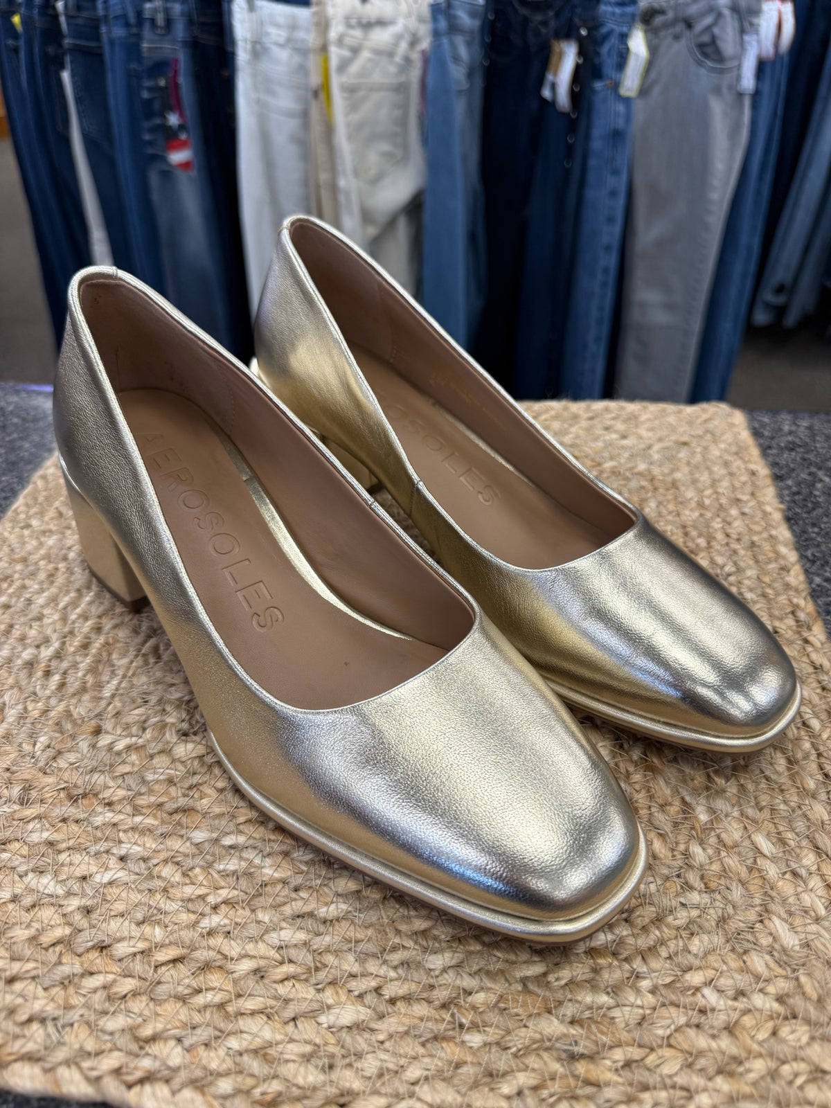 Pre-owned AEROSOLES Gold Size 9.5 Shoe
