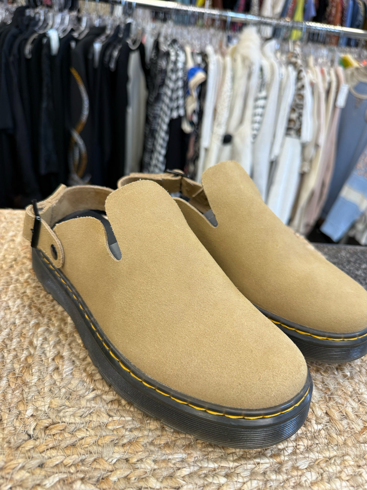 New  Without Tag DR MARTENS Tan Size 8 Designer Shoe