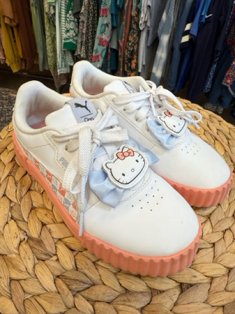Pre-owned PUMA White Pink Trim Shoe Size 2.5 Girls Sneaker