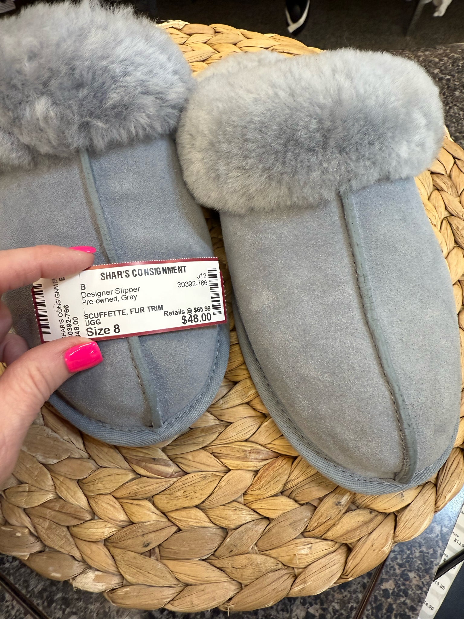 Pre-owned UGG Gray Size 8 Designer Slipper
