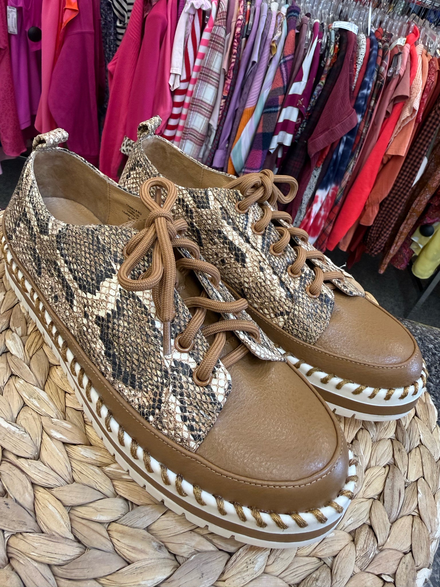 New with Tag FIVE TRIBE TAN SNAKE Tan Size 10 Shoe
