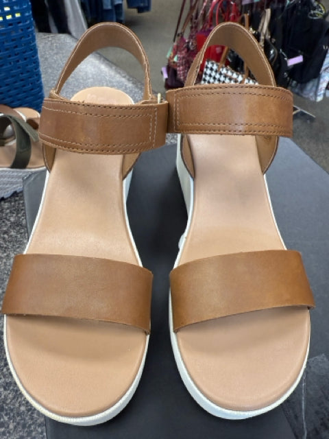Pre-owned SOREL Brown White Trim Size 9 Designer Sandal