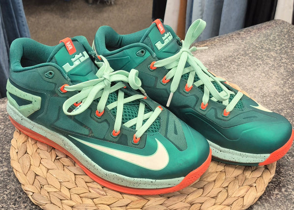 Pre-owned NIKE Green Orange SHOE SIZE 11 MENS Designer Sneaker