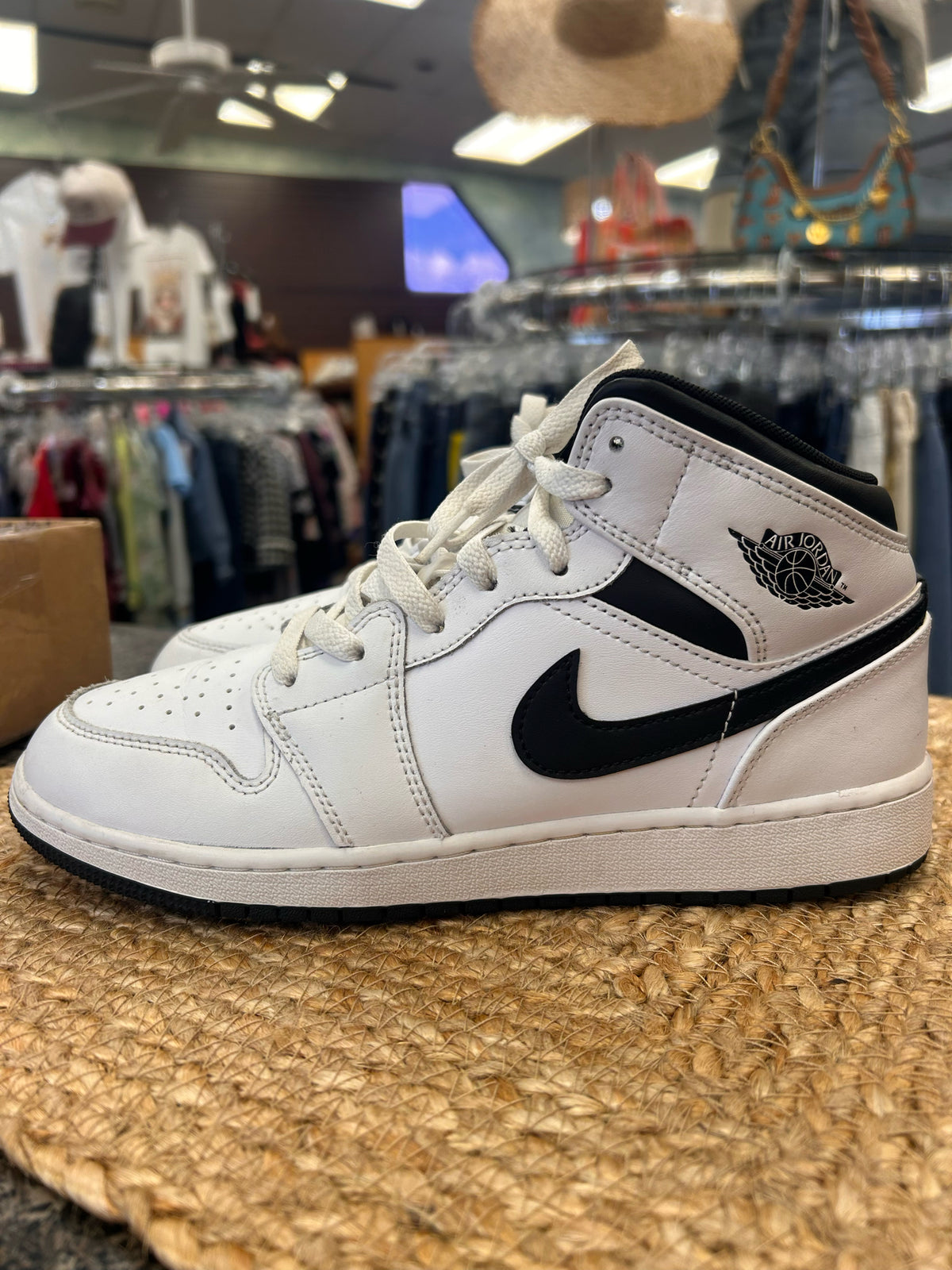 Pre-owned Nike Air Jordan White Black Trim C-SIZE 7 Boys Designer Sneaker