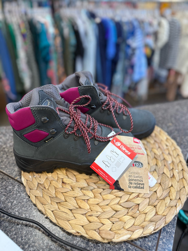 New with Tag CHIRUCA Gray Fuchsia Size 6.5 Designer Bootie