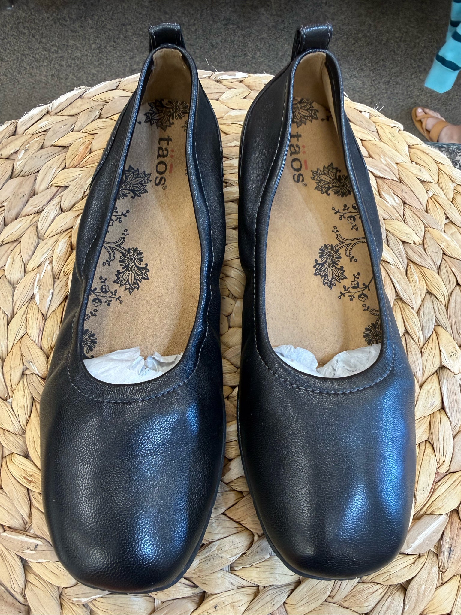 Pre-owned TAOS Black Size 6 Shoe
