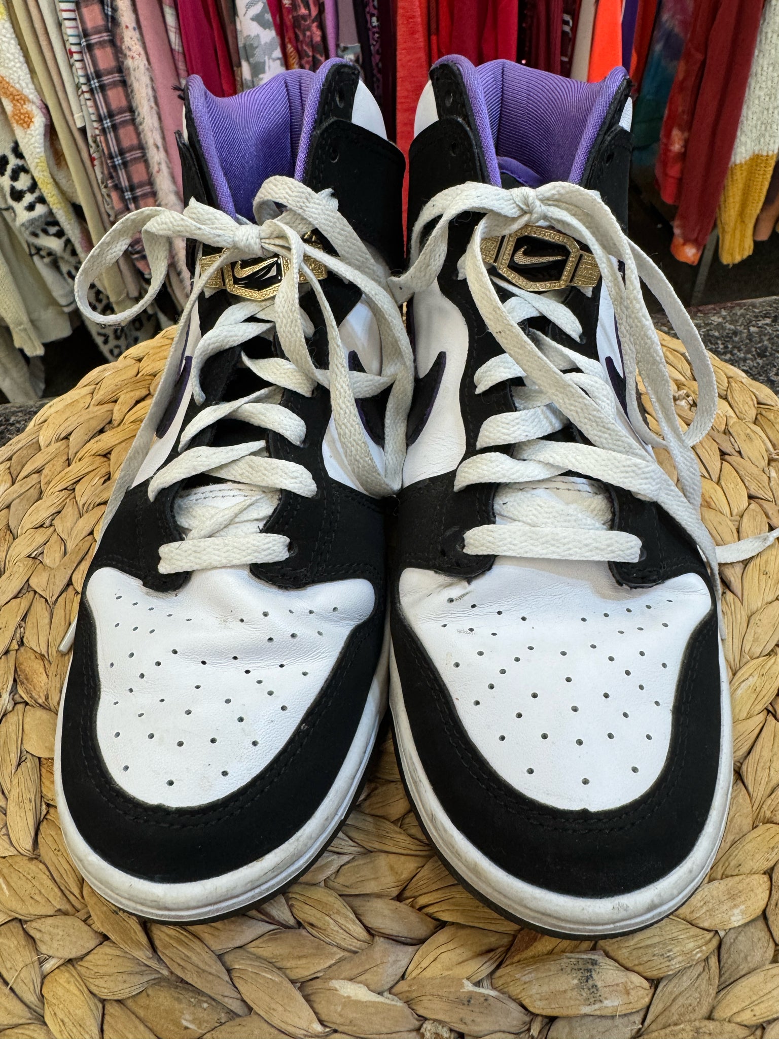 Pre-owned NIKE Black White Size 7.5 Designer Sneaker