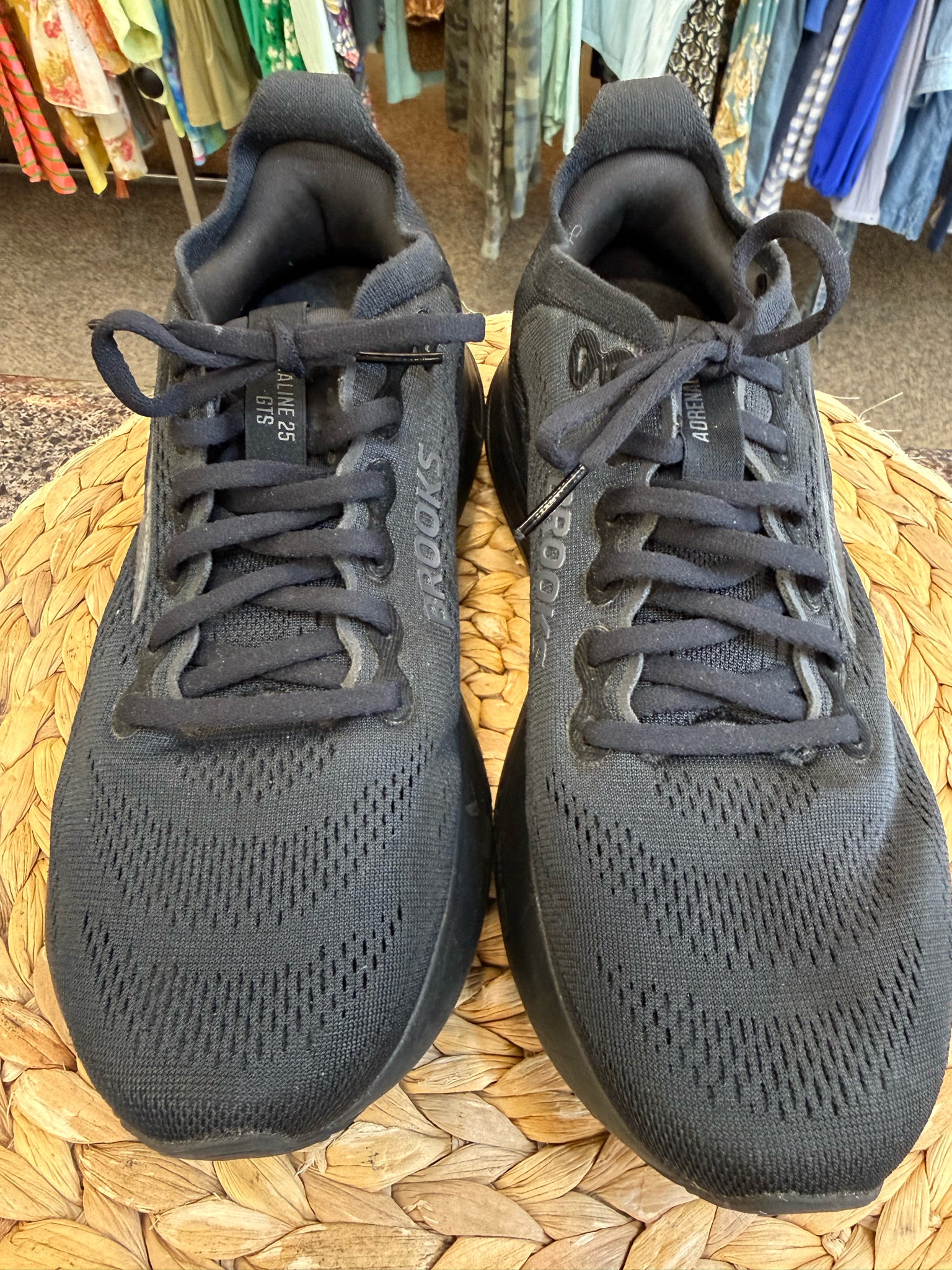 Pre-owned BROOKS Black Size 8.5 Designer Sneaker