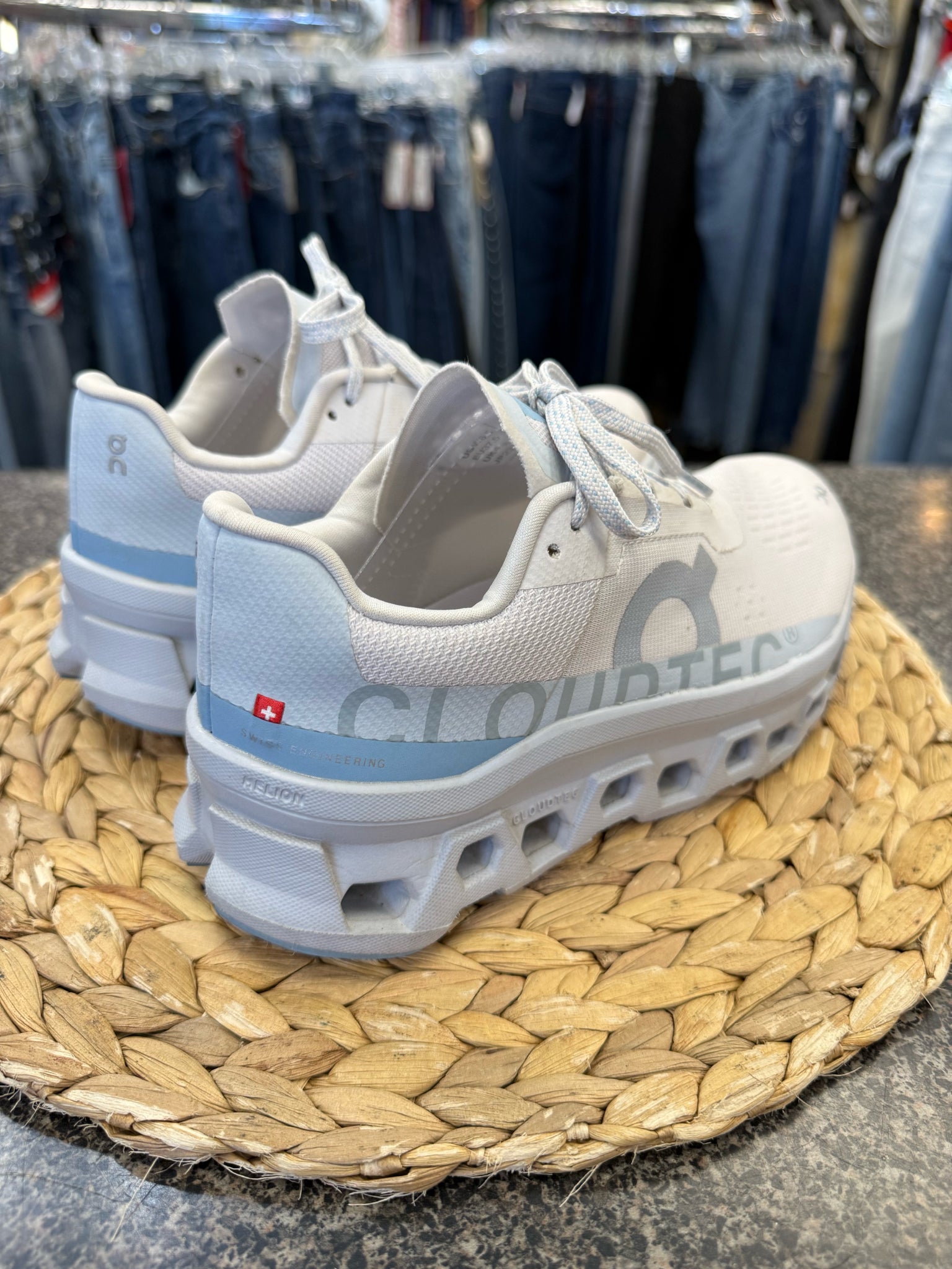 Pre-owned On Cloud White Light Blue Size 6.5 Designer Sneaker