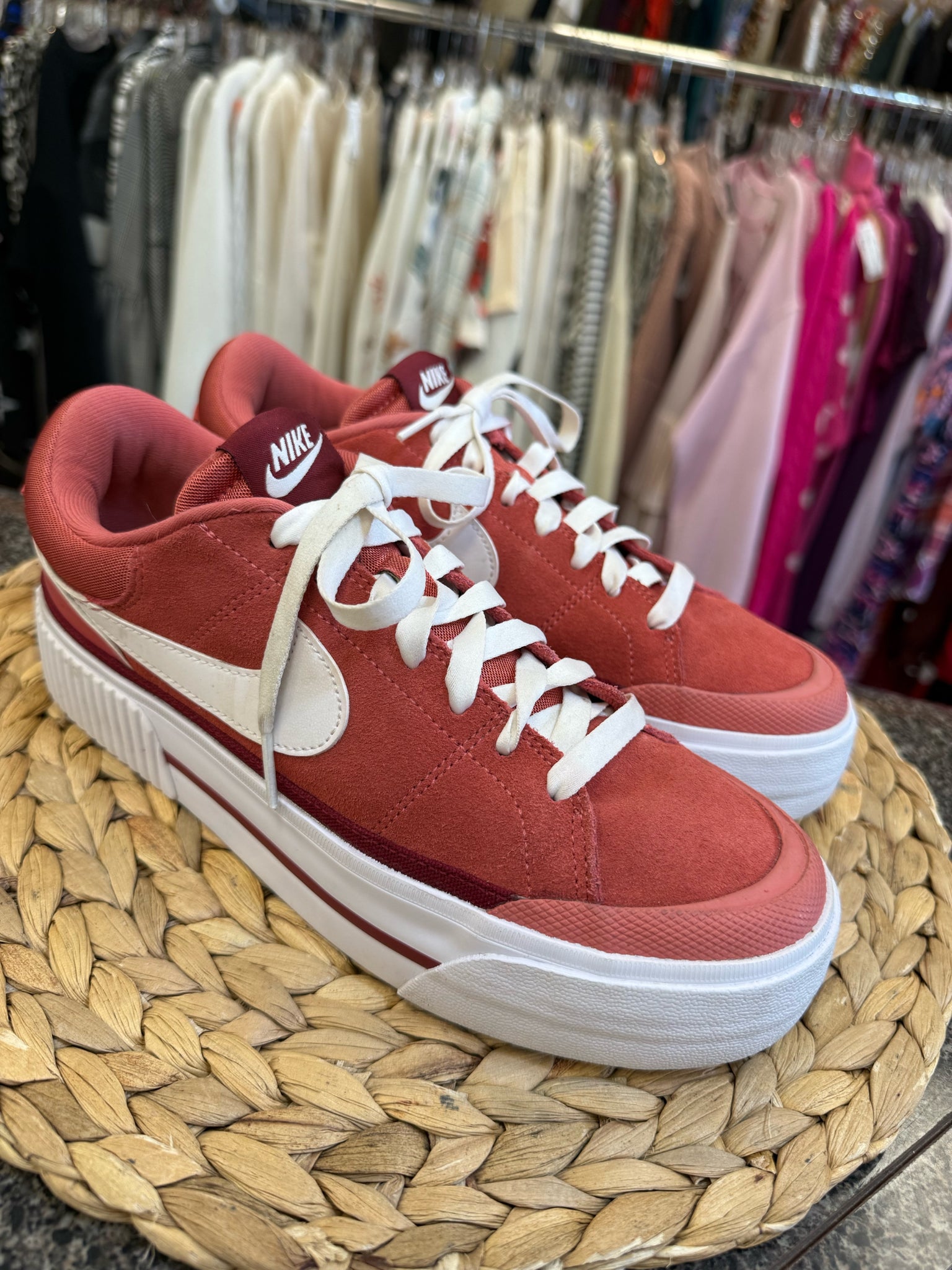 Pre-owned NIKE Red White Trim Size 8 Sneaker