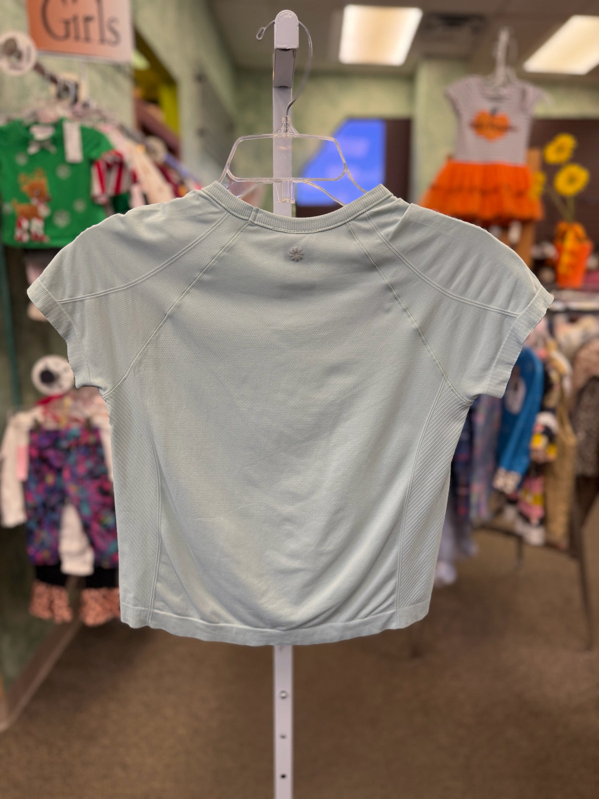Pre-owned ATHLETA Mint Size 12 Short Sleeve Girls Top