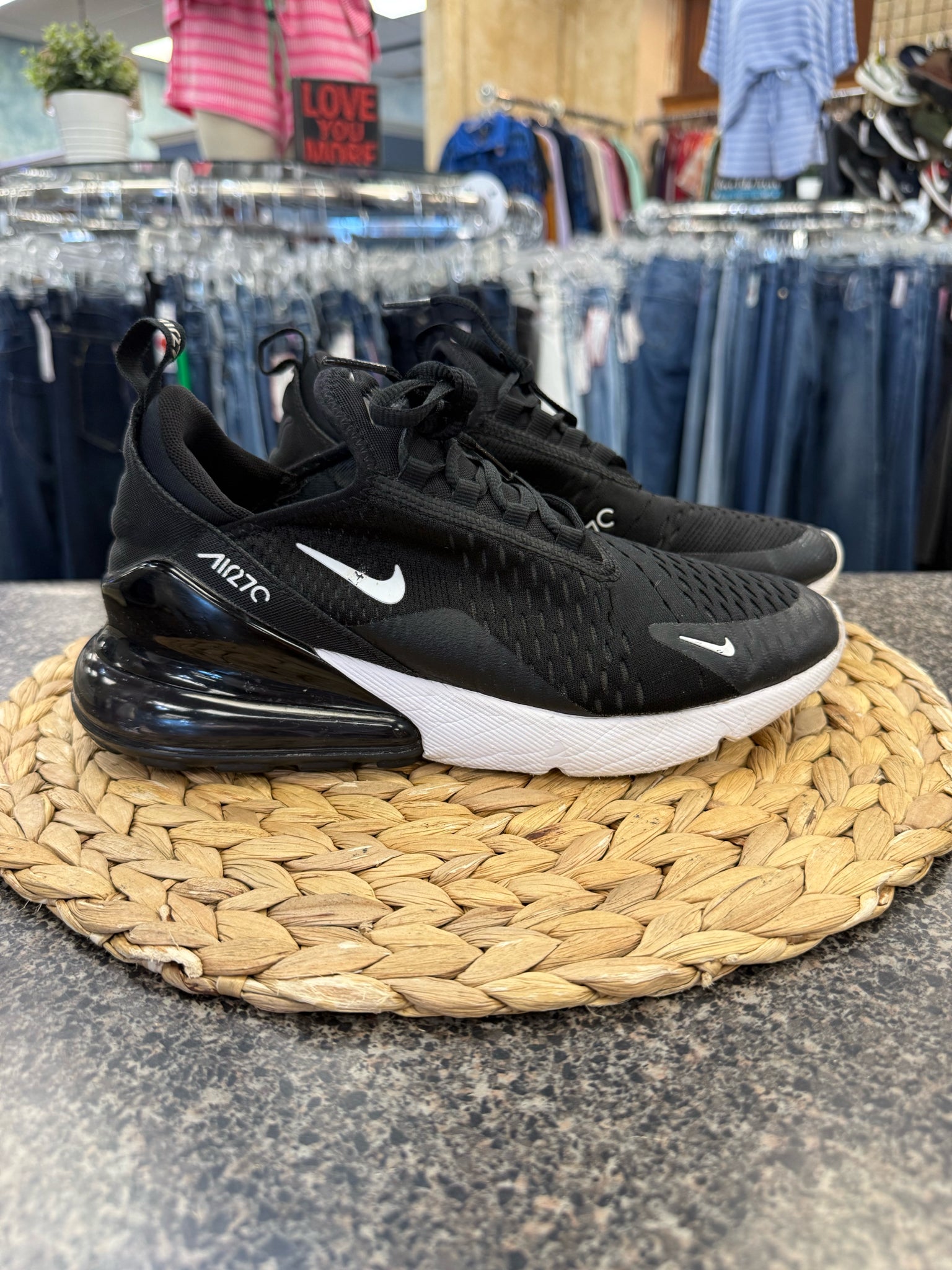 Pre-owned NIKE Black White Trim Shoe Size 7 GIRLS Designer Sneaker