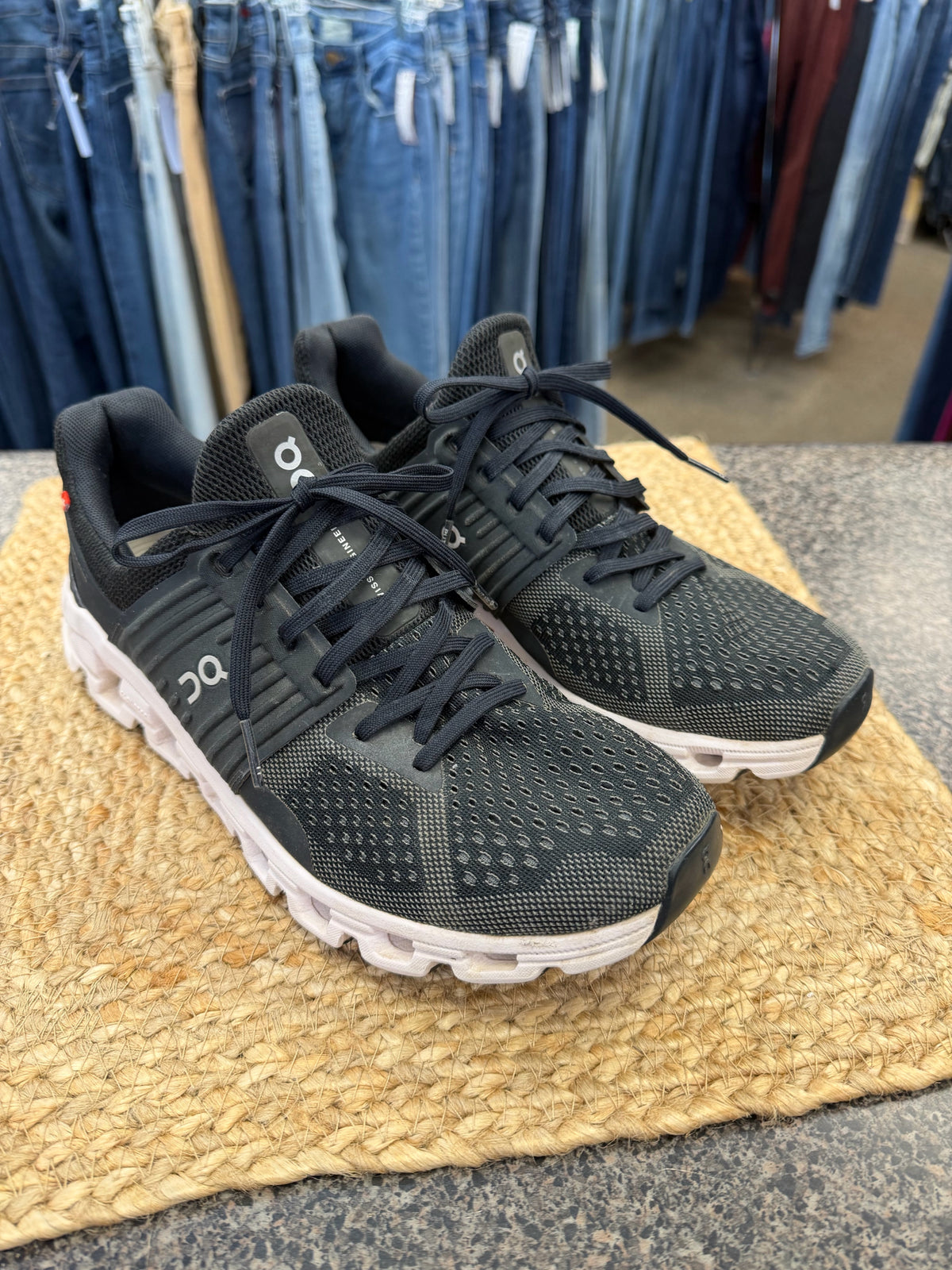 Pre-owned On Cloud Black Dark Gray Size 9 Designer Sneaker