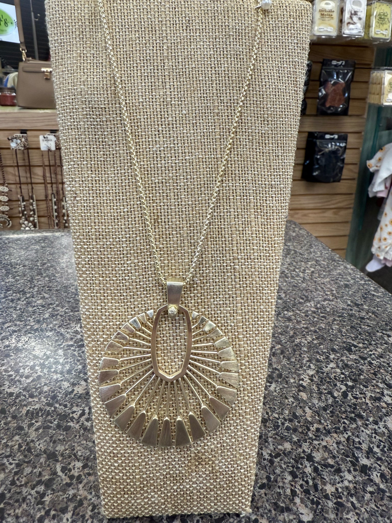 Pre-owned KENDRA SCOTT Gold Designer Necklace