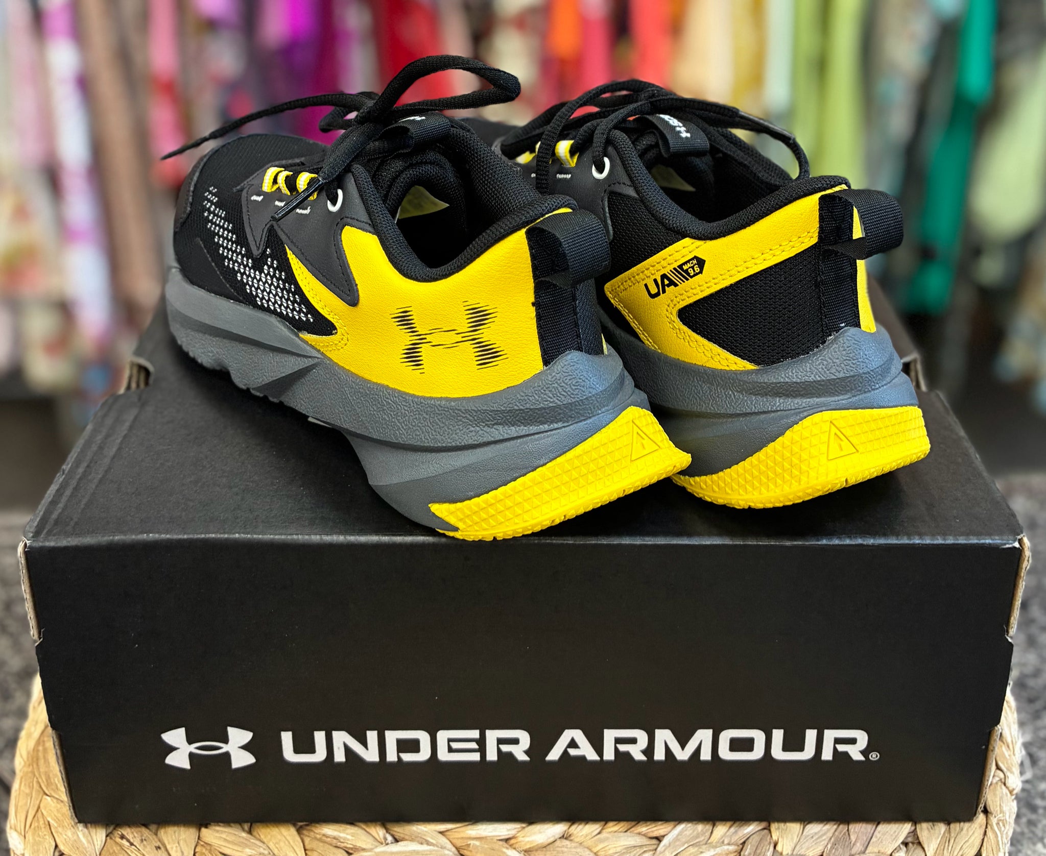 New with Tag UNDER ARMOUR Black Yellow Trim C-SIZE 5.5 Boys Sneaker