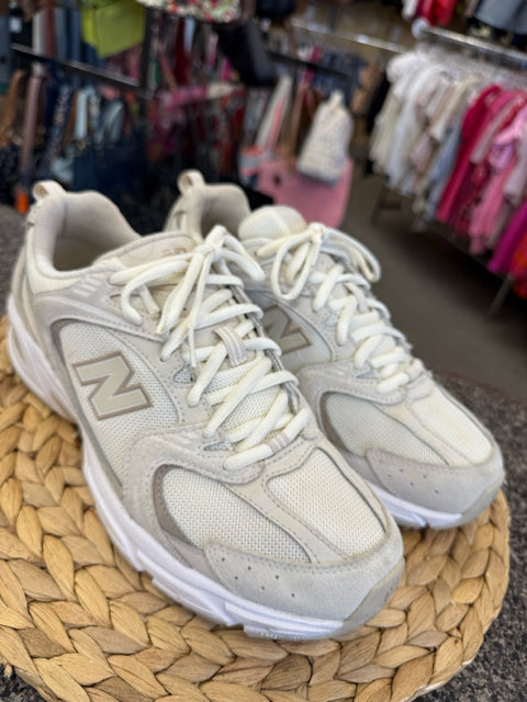 Pre-owned NEW BALANCE Cream blend Size 9 Designer Sneaker
