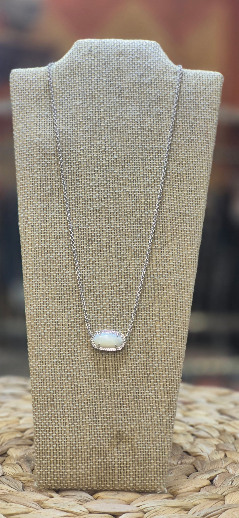 Pre-owned KENDRA SCOTT White Silver Designer Necklace