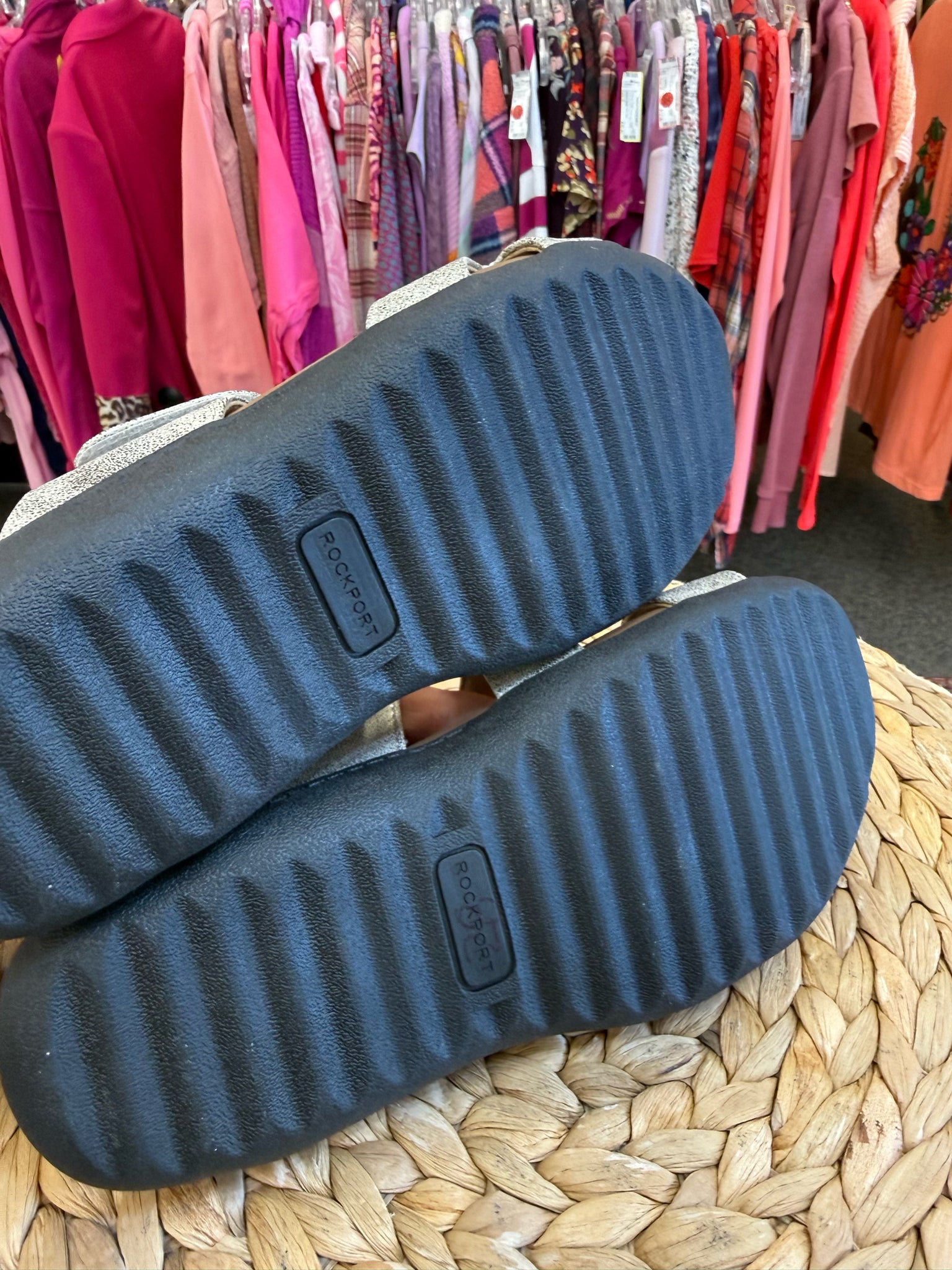 Pre-owned ROCKPORT Bronze Blend Size 5.5 Sandal