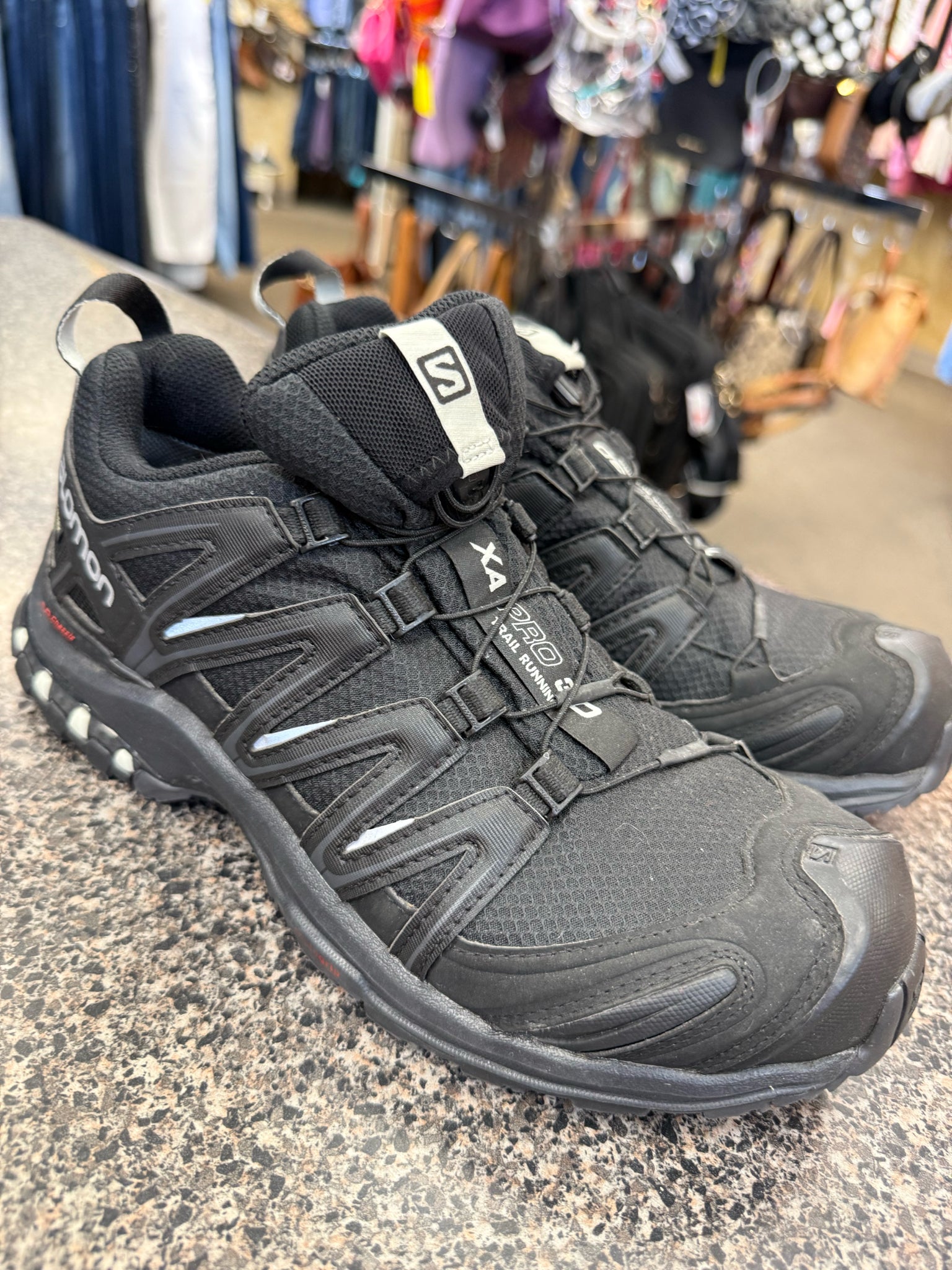 Pre-owned SALOMON Black Gray Trim Size 8 Designer Sneaker