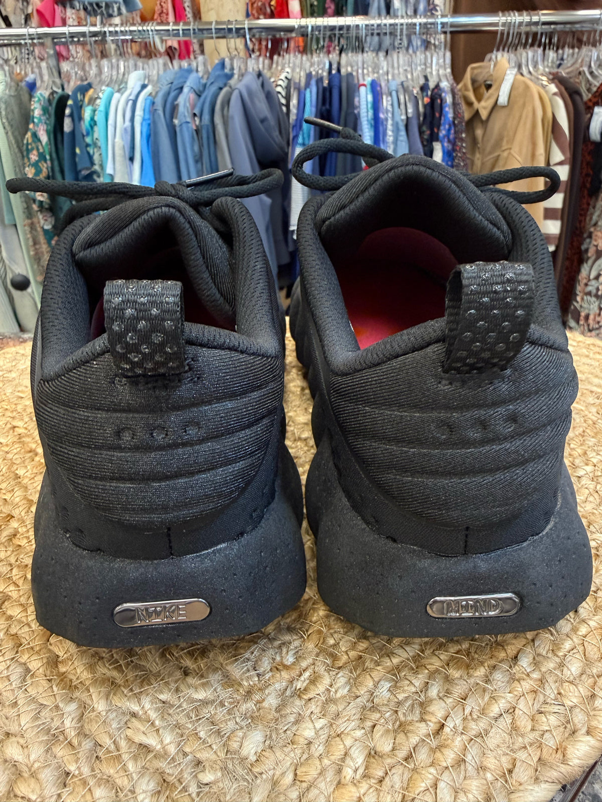 New with Tag NIKE Black SHOE SIZE 11 MENS Designer Sneaker