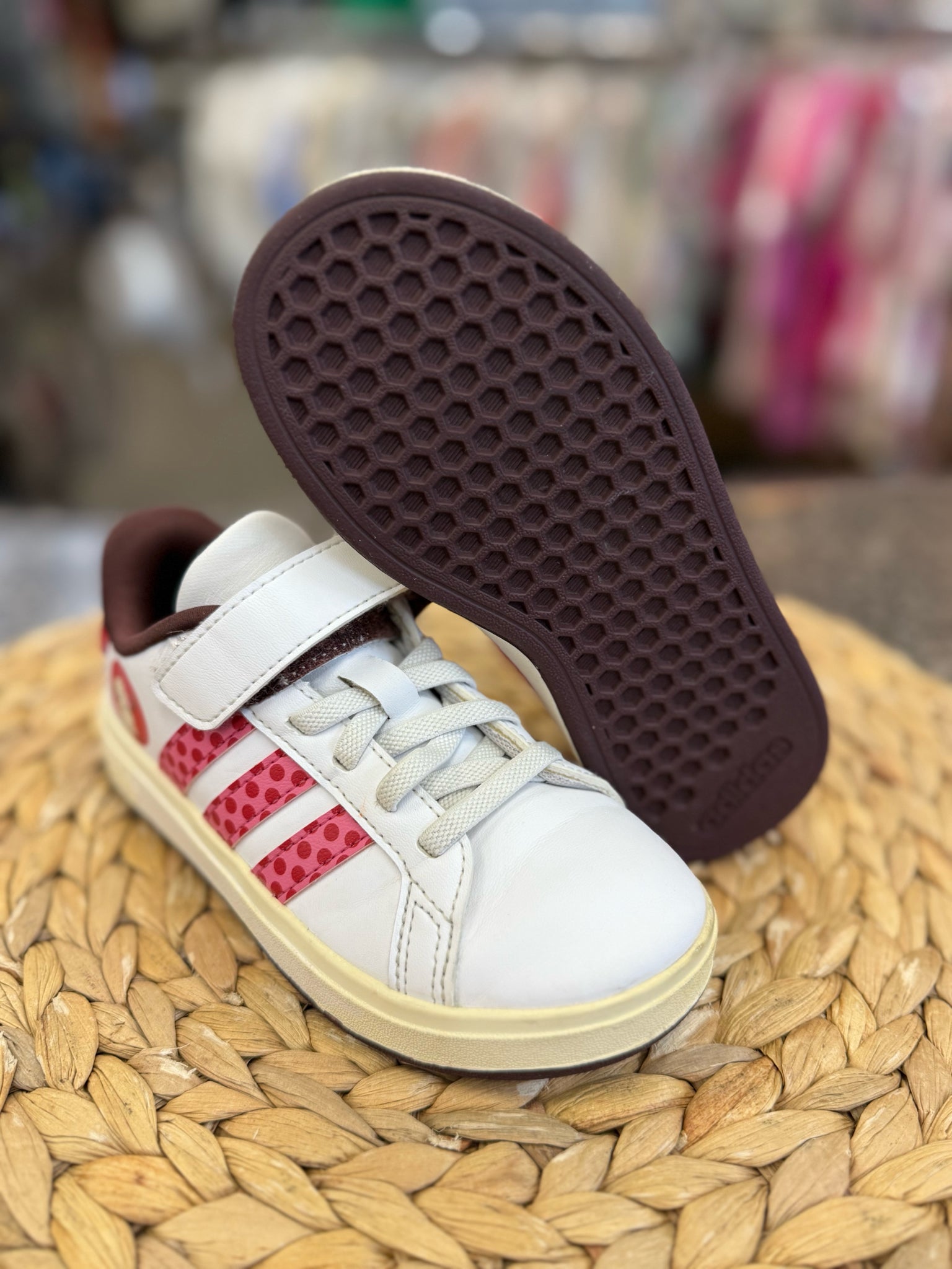 Pre-owned ADIDAS White Pink Print Trim Shoe Size 10.5 Girls Sneaker