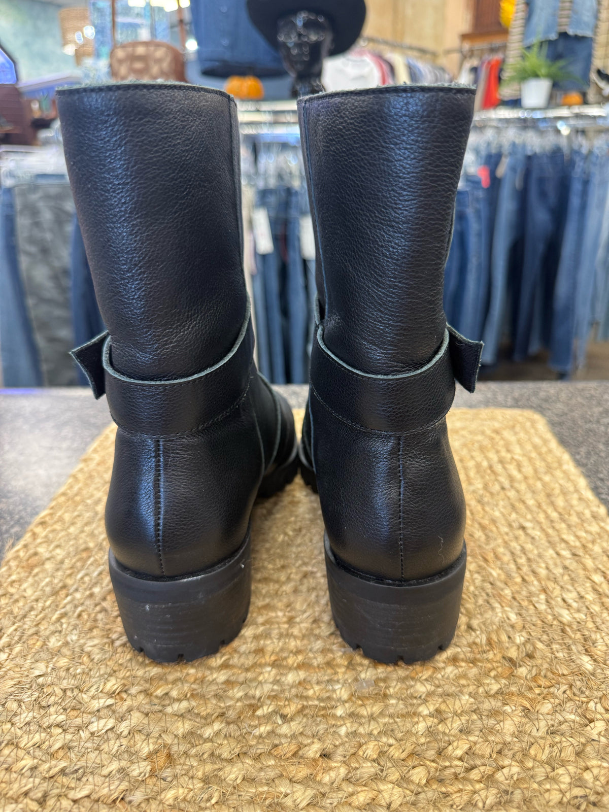 Pre-owned SPLENDID Black Silver Trim Size 8.5 Designer Boot