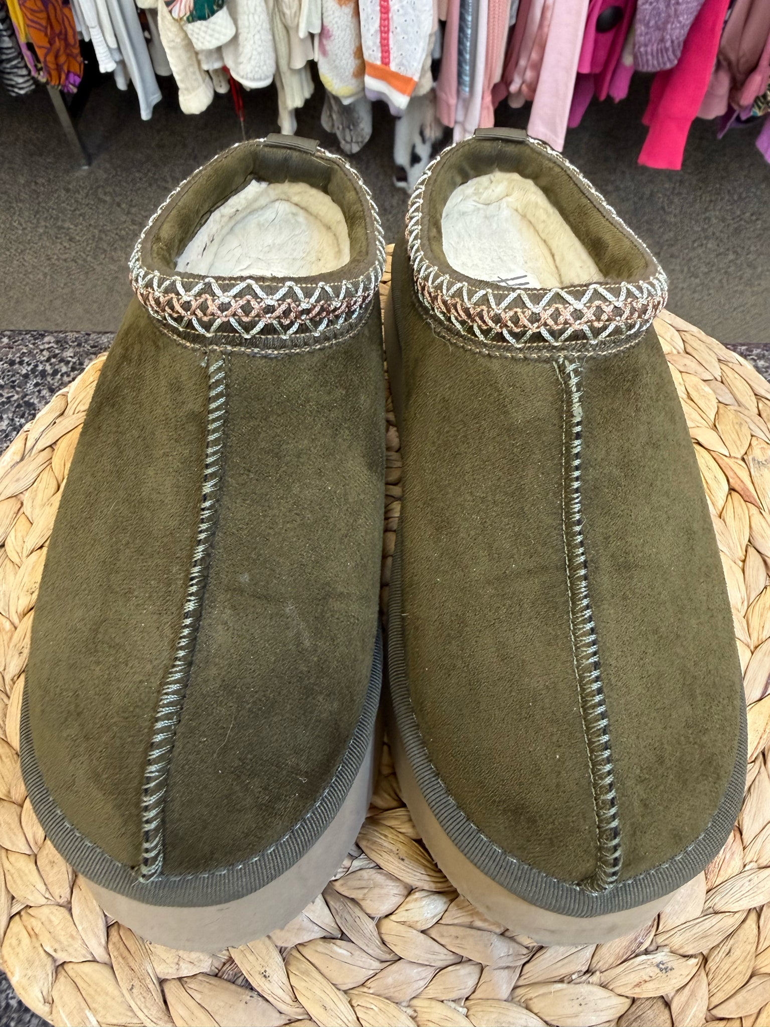 Pre-owned CORKYS Olive Brown Trim Size 8 Shoe