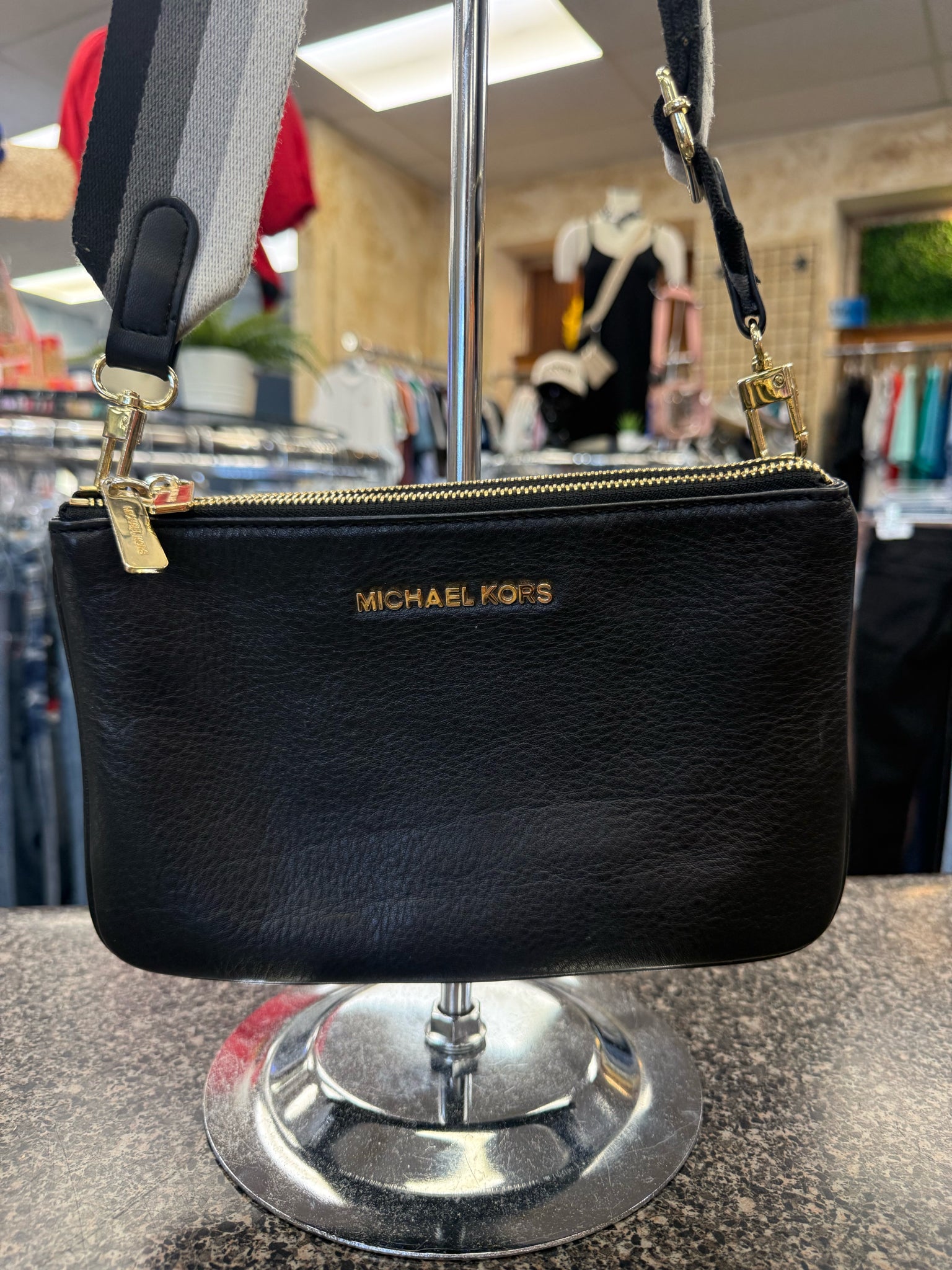 Pre-owned MICHAEL KORS Black Gold Trim Crossbody Designer Purse