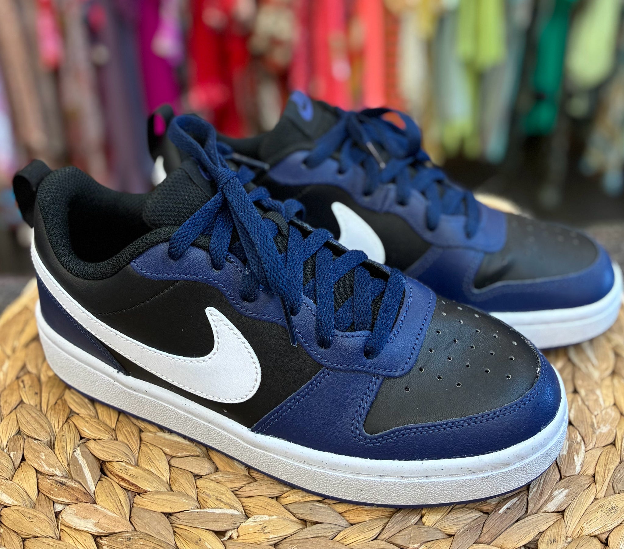 Pre-owned NIKE Navy Black C-SIZE 6.5 Boys Sneaker