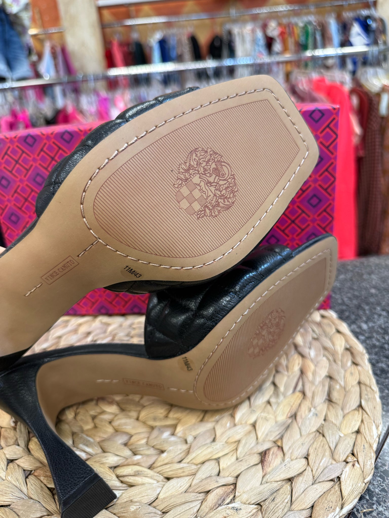 New  Without Tag VINCE CAMUTO Black Size 11 Designer Shoe