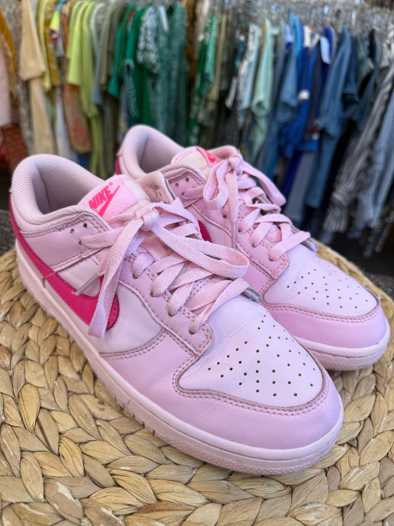 Pre-owned NIKE Pink Hot Pink Trim Size 9.5 Sneaker