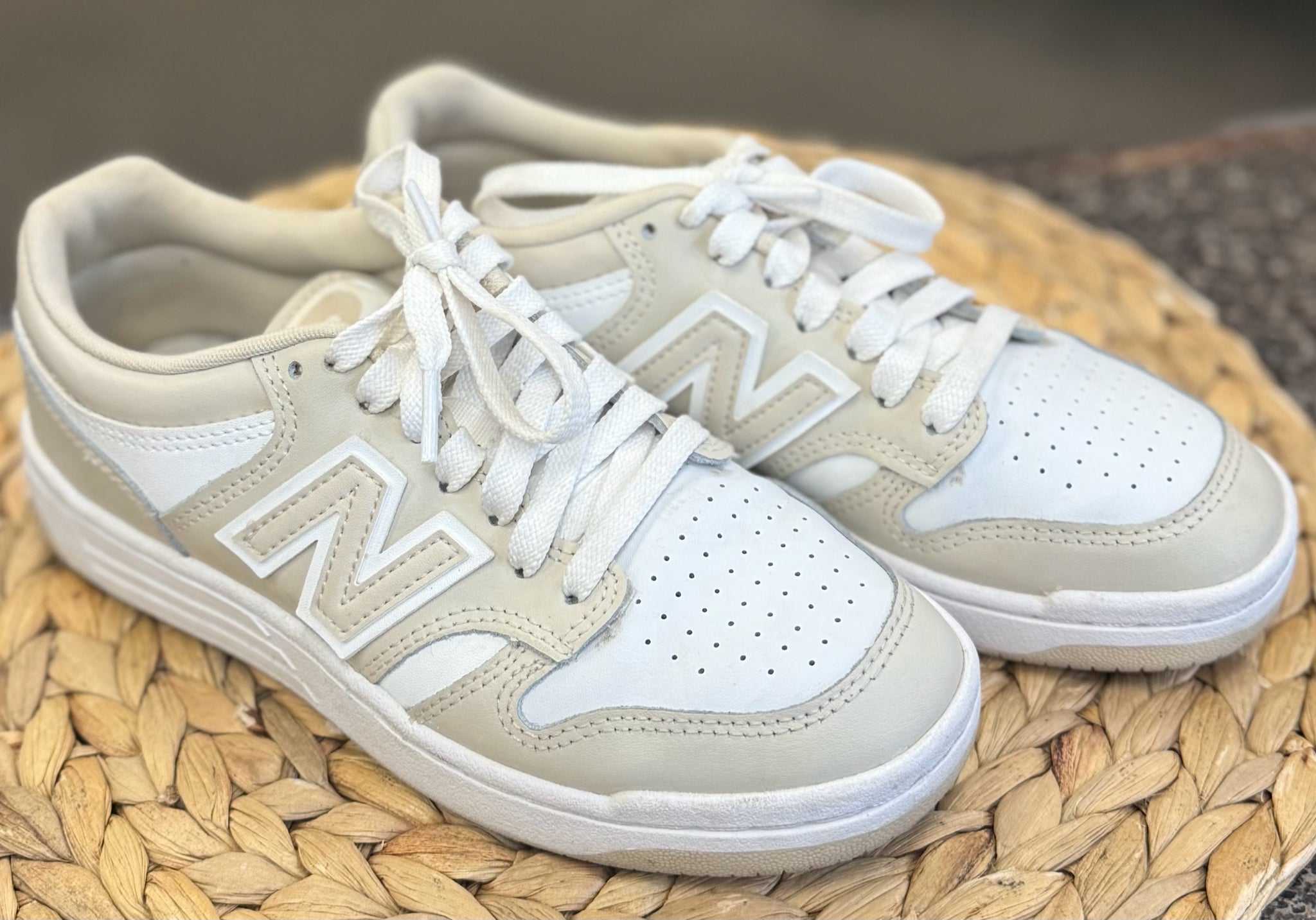 Pre-owned NEW BALANCE Tan White Shoe Size 4 Girls Sneaker