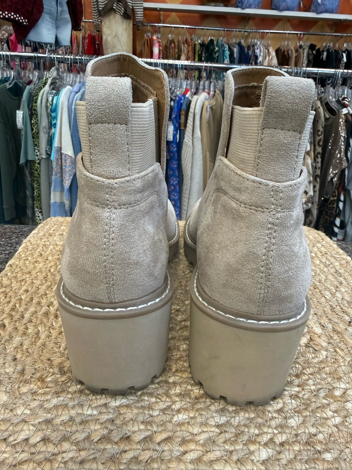 Pre-owned DOLCE VITA Cream Size 9 Bootie