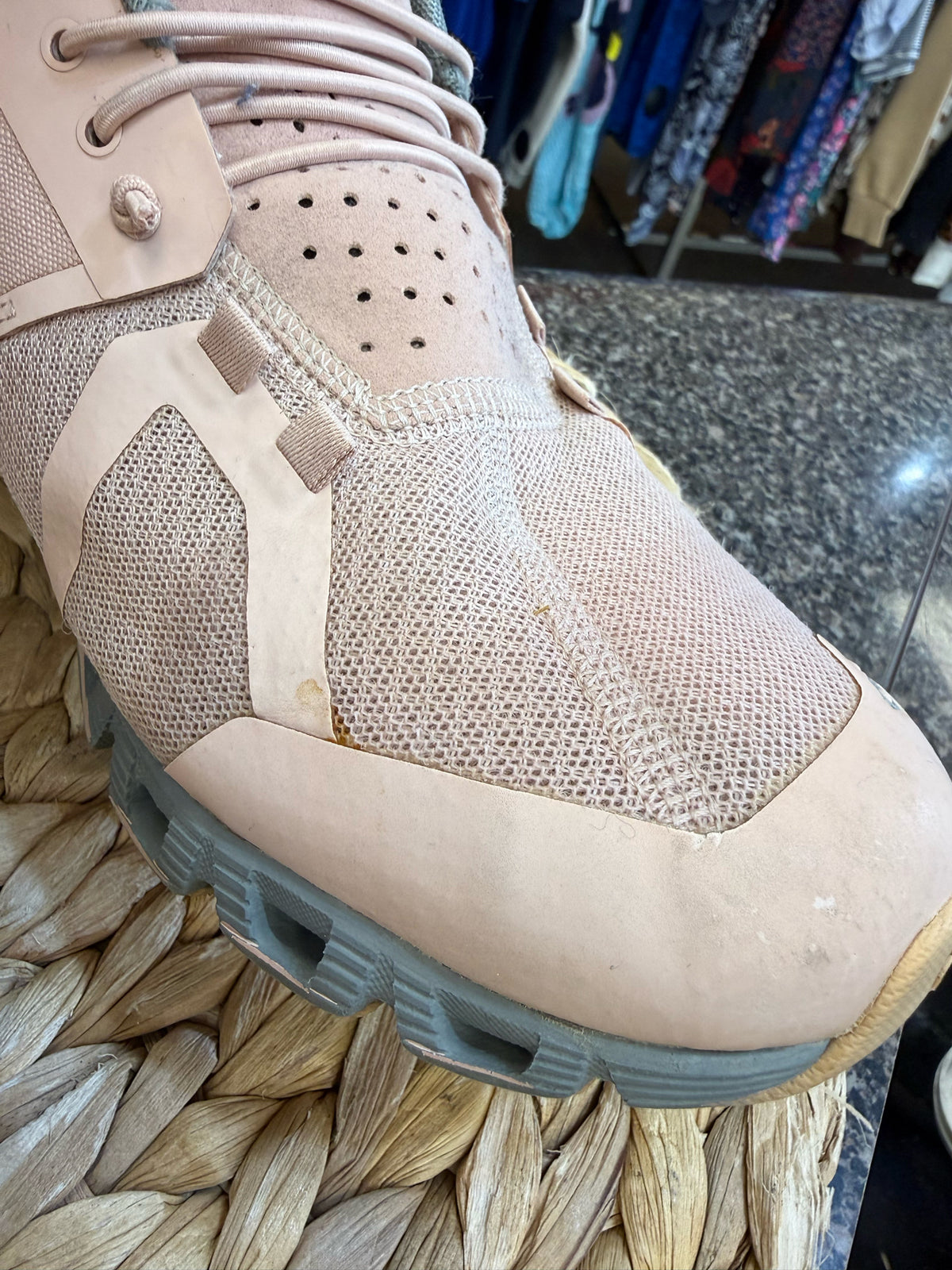 Pre-owned On Cloud Pink Gray Size 9 Designer Sneaker