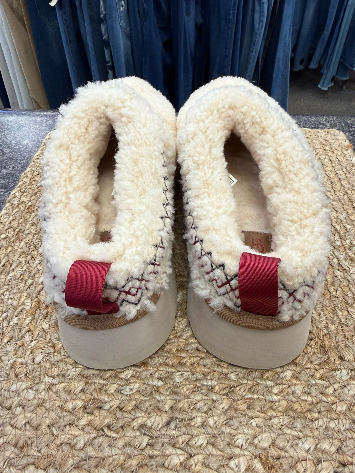 Pre-owned UGG Cream Red Trim Size 8 Designer Shoe
