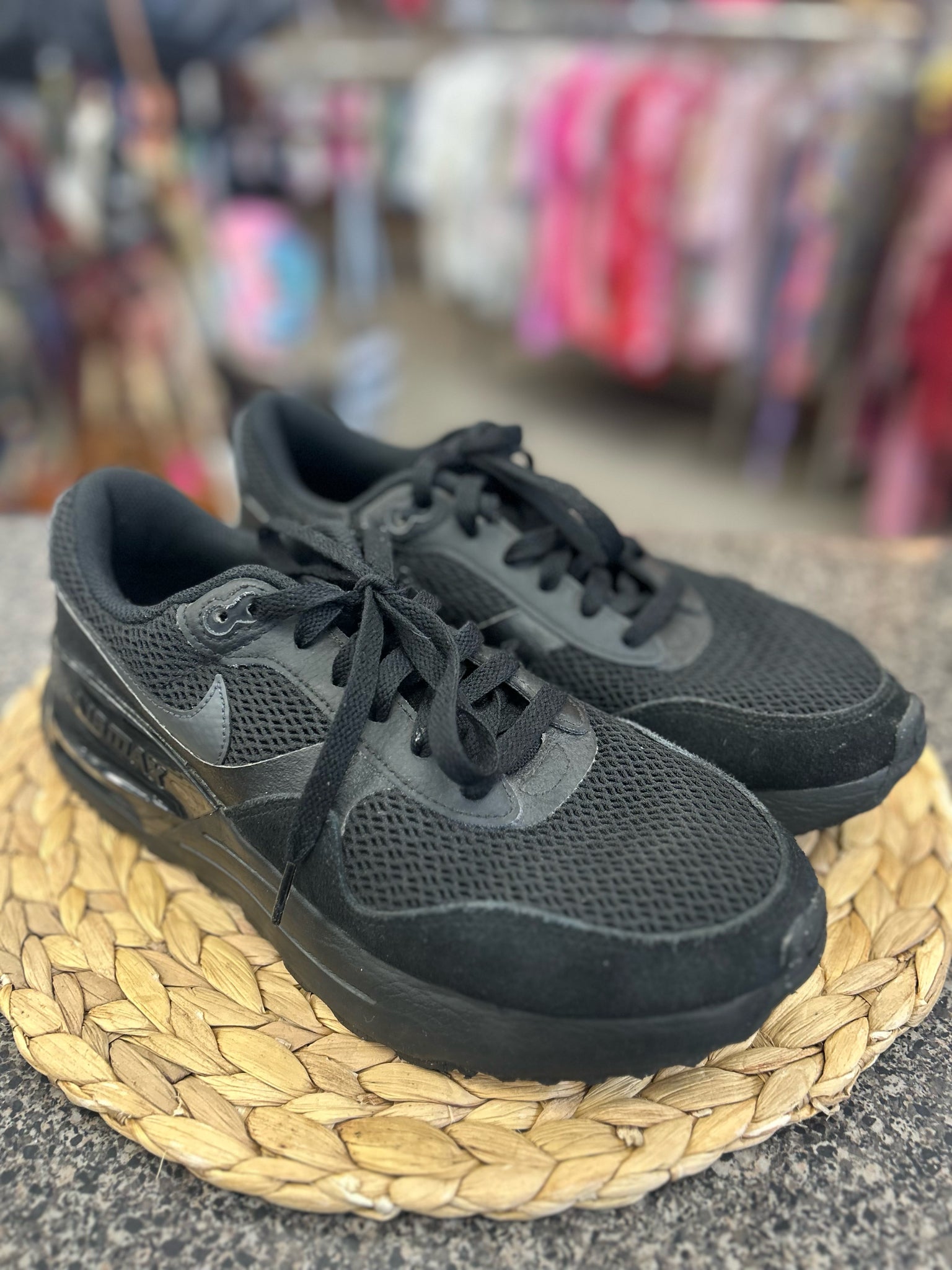 New NIKE Black SHOE SIZE 9 MENS Designer Sneaker