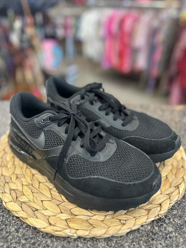 New NIKE Black SHOE SIZE 9 MENS Designer Sneaker