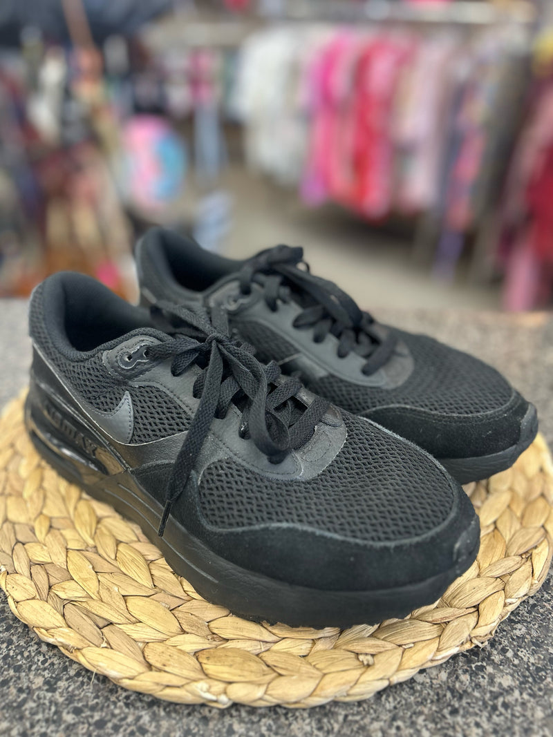 New NIKE Black SHOE SIZE 9 MENS Designer Sneaker