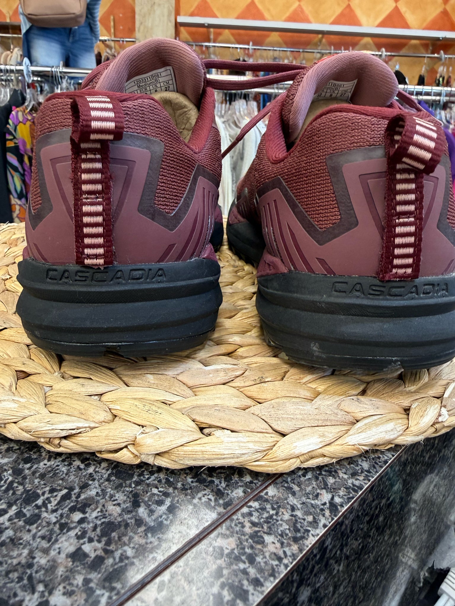 Pre-owned BROOKS Wine Pink Trim Size 10 Designer Sneaker