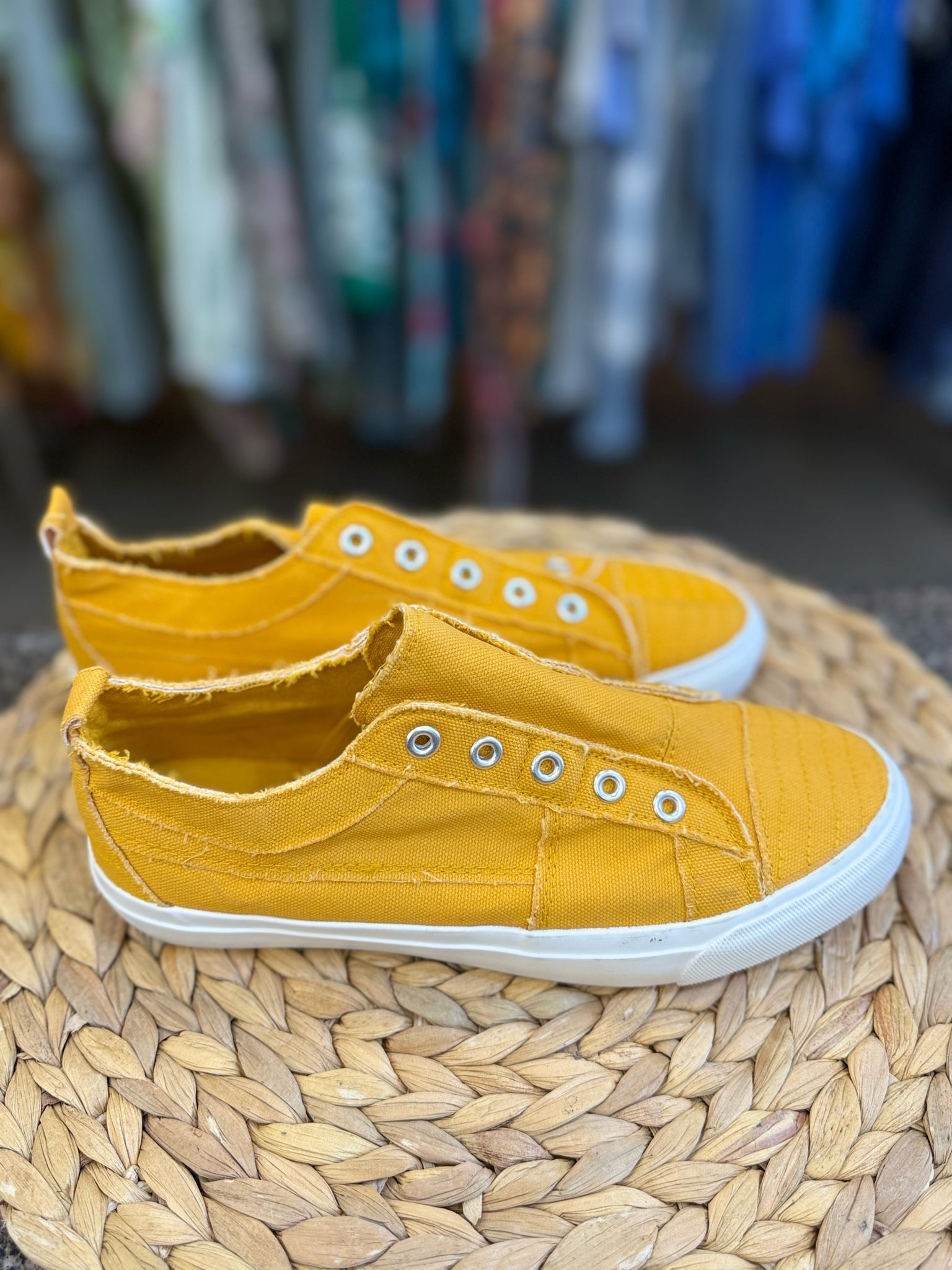 New  Without Tag CORKYS Mustard Size 7 Sneaker