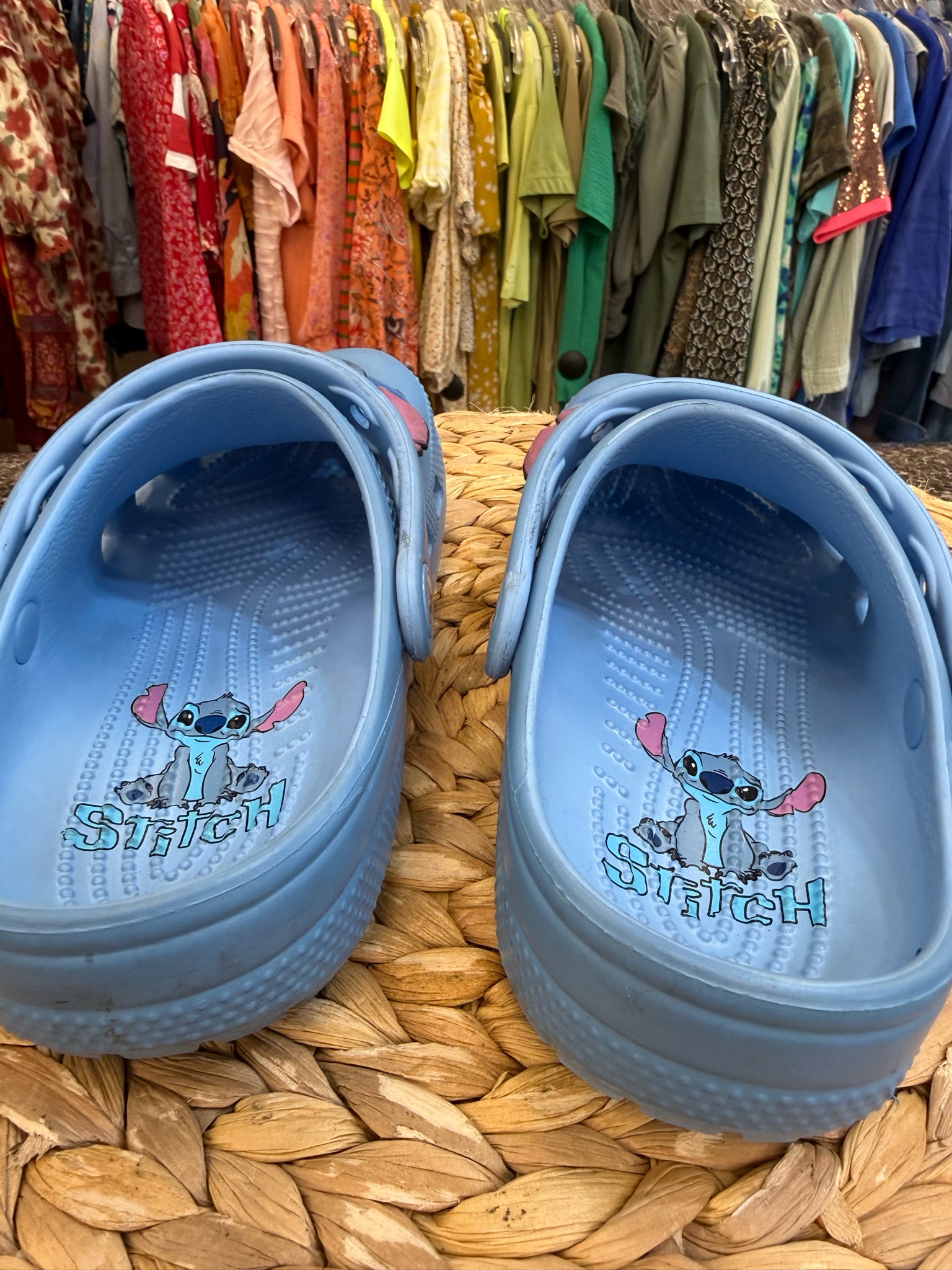 Pre-owned CROCS Blue Multi Trim Shoe Size 1 Girls Sandal
