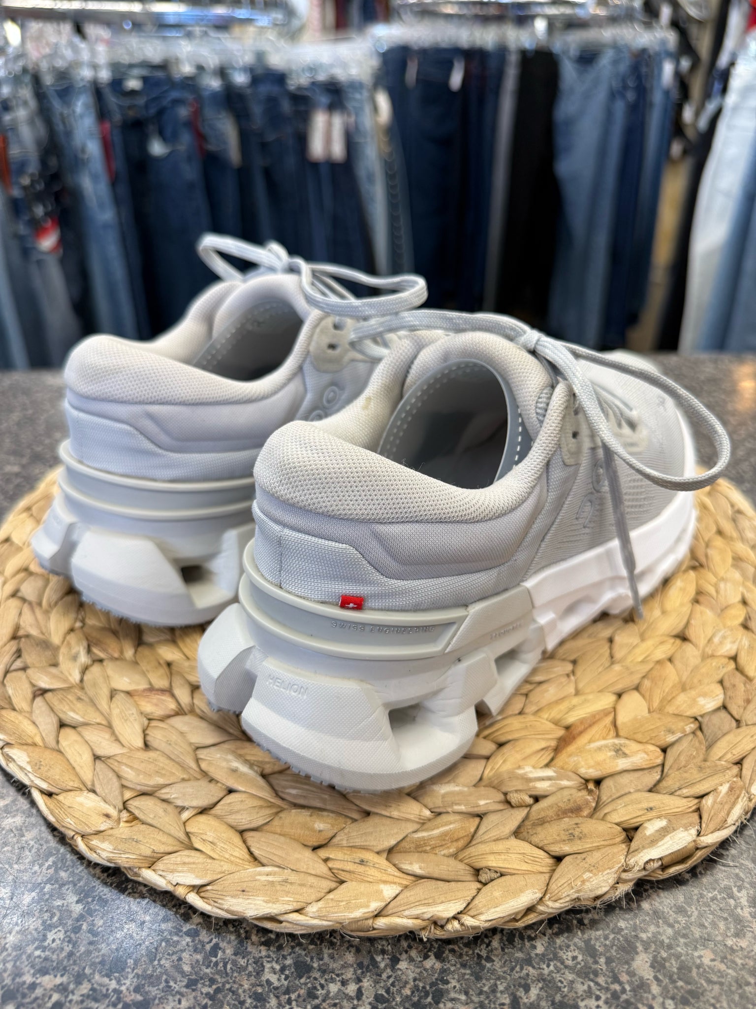 Pre-owned On Cloud Gray White Trim Size 7 Designer Sneaker