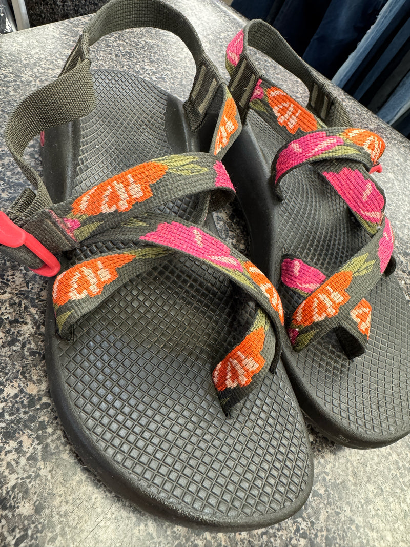 Pre-owned CHACO Brown floral Brown Size 9 Sandal