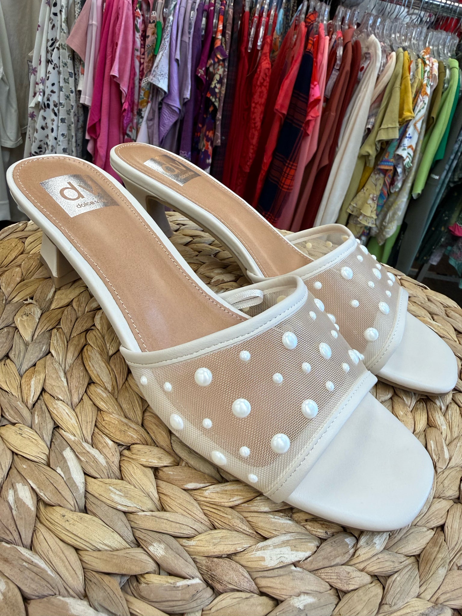 Pre-owned DOLCE VITA Cream Size 8.5 Sandal