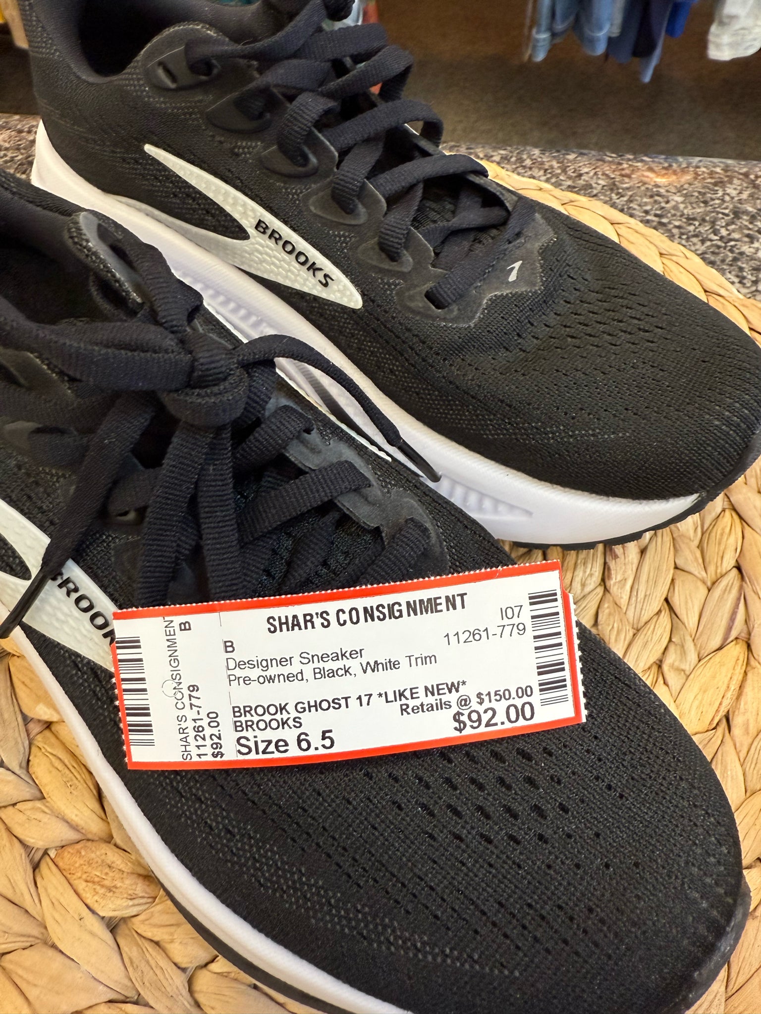 Pre-owned BROOKS Black White Trim Size 6.5 Designer Sneaker
