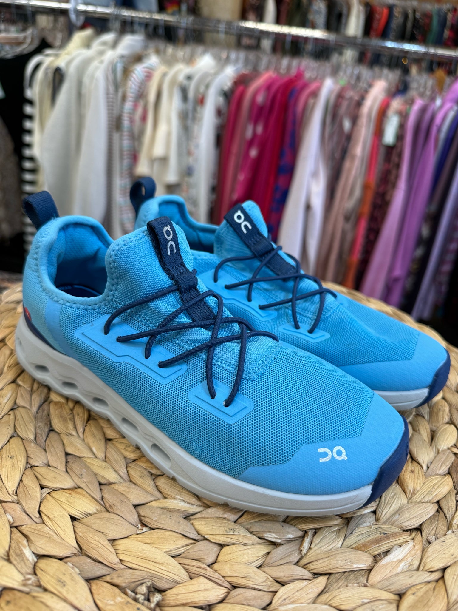 Pre-owned On Cloud Baby Blue Navy Trim Shoe Size 2.5 GIRLS Designer Sneaker