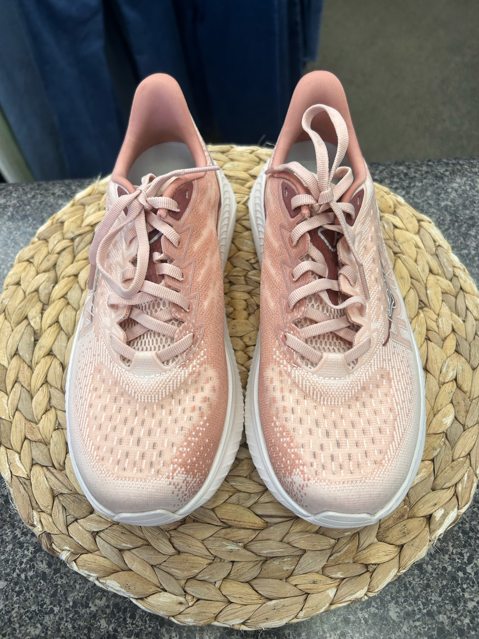 Pre-owned HOKA Pink Size 9 Designer Sneaker